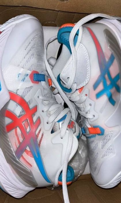 Волейбольние кроссовки Asics