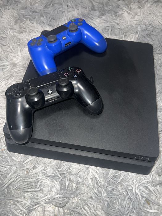 ПРОДАМ пс4 срочно