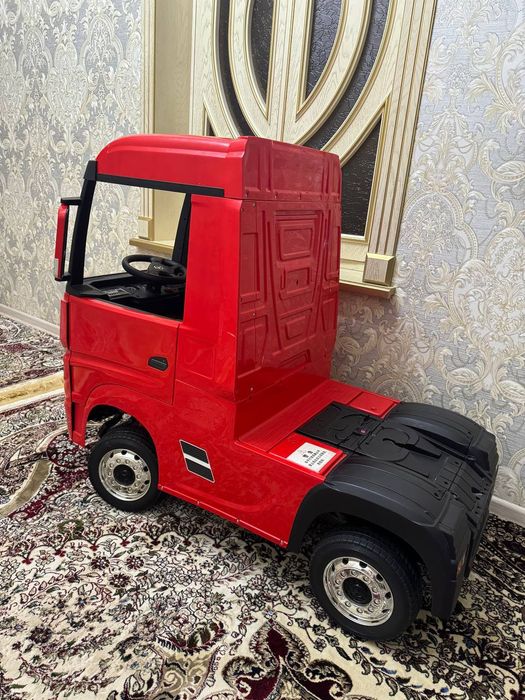 Bolalar mashinasi Mercedes Benz ACTROS