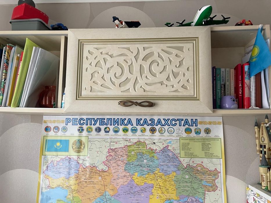 Продам Письменный стол с навесной полкой
