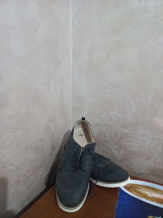 Vând adidasi în stare bună