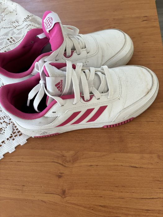 Дамски обувки на adidas