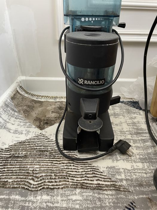 Продается кофемашина с кофемолкой