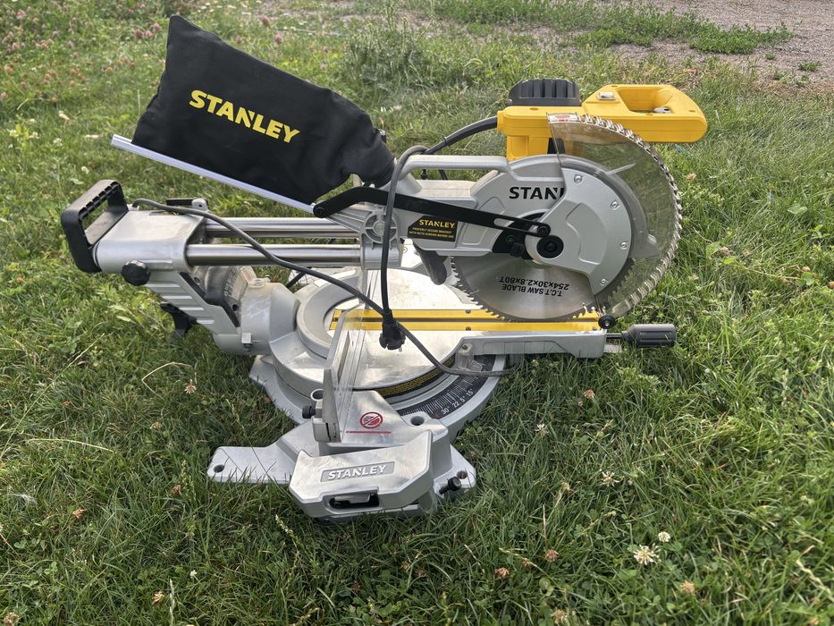 Пила торцовочная STANLEY SM18