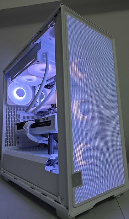 PC Gaming Ryzen 7 9800X3D RX 9070 XT 32GB RAM