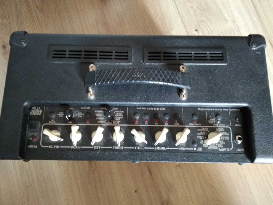 VOX VT 30 кубе със вградени ефекти