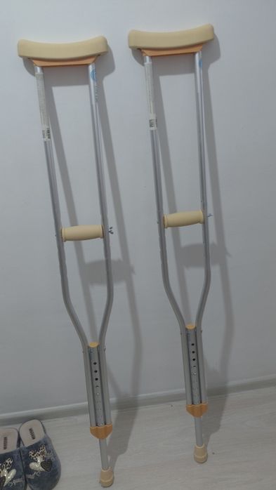 Балдақ сатылады. Костыли