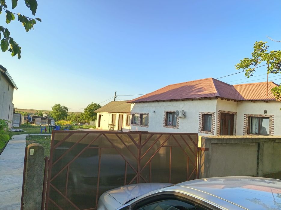 Vând casă de vacanță
