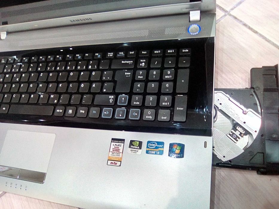 Лаптоп SAMSUNG RV720 - 2 ядра , 4 логически процесора