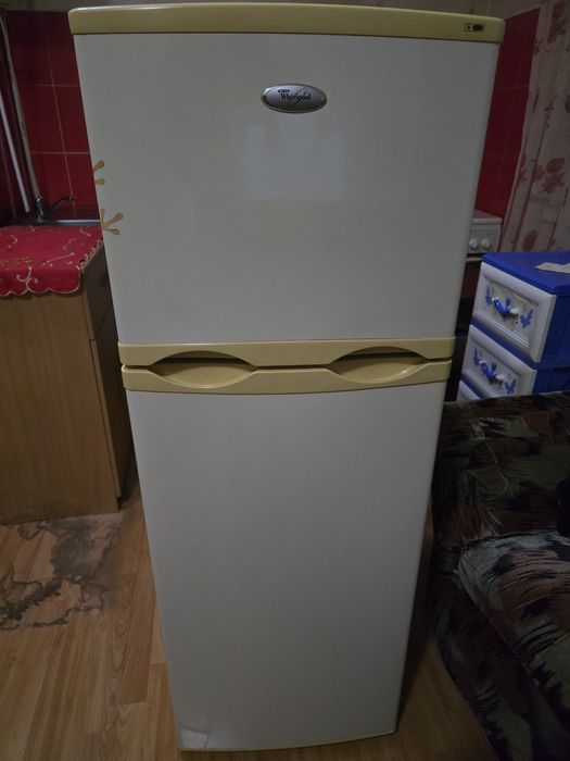 Frigider Whirlpool
