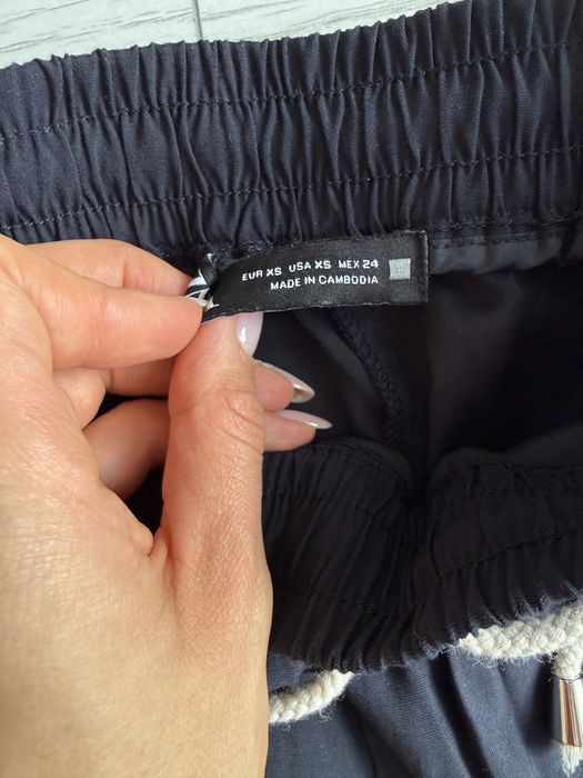 Pantaloni lejeri Zara • XS