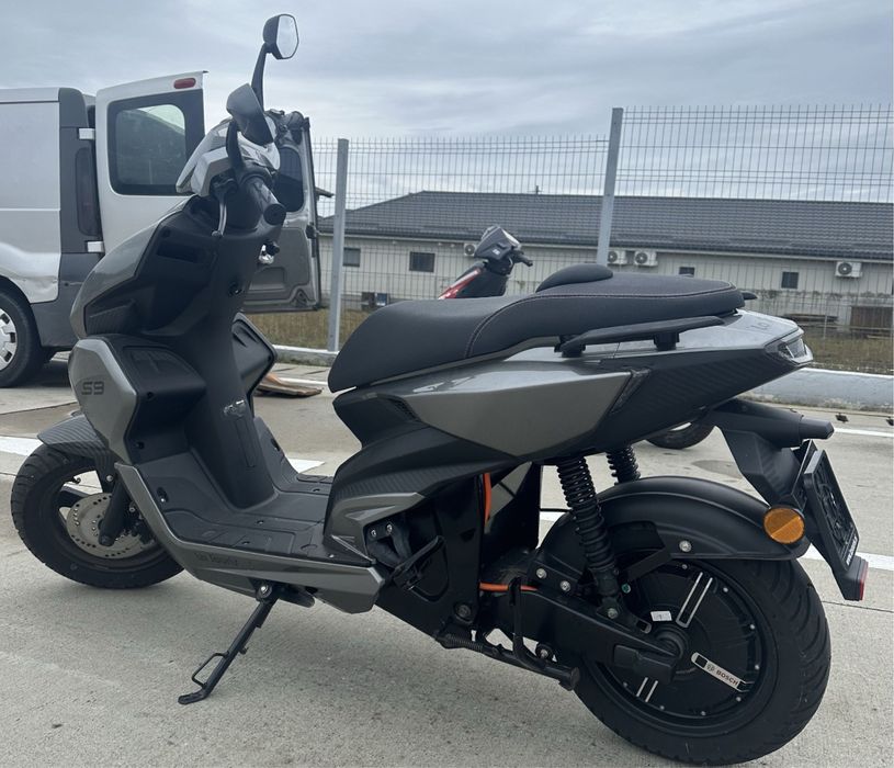 Vand scuter full electric (putin utilizat)