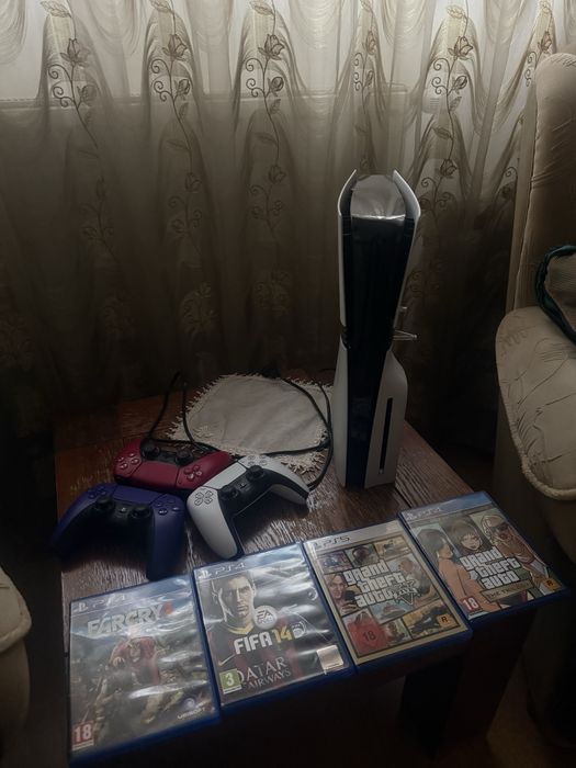 Playstation 5 PRO disk -cumparat in decembrie, desigilat( ca nou)