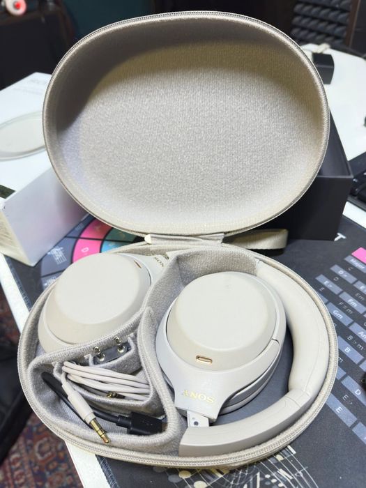Нашуники SONY WH-1000XM4