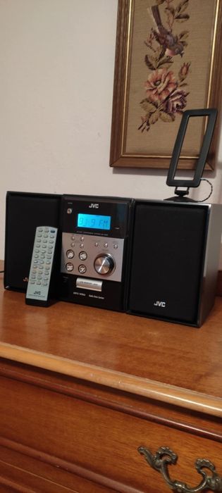 Ретро JVC музикална уредба*СD* MP3* Радио* Нова