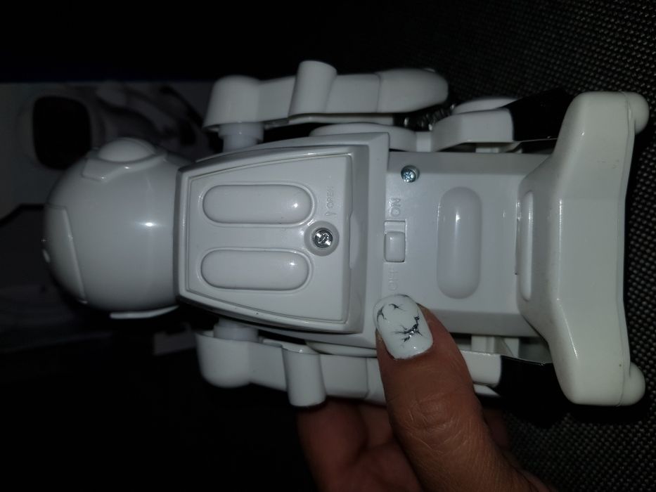 Продам интерактивную игрушку - робота Silverlit Moonwalker