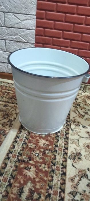 Продам эмалированное ведро