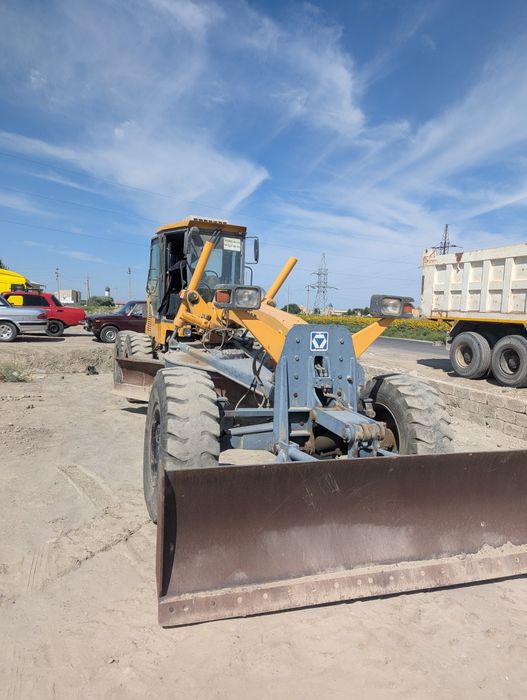 Avtogreyder XCMG GR165