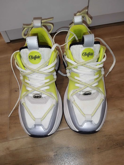 Buffalo - Спортни обувки Triplet с контрастни връзки, Лайм зелено