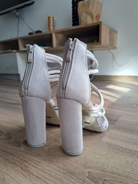 Дамски сандали на ток