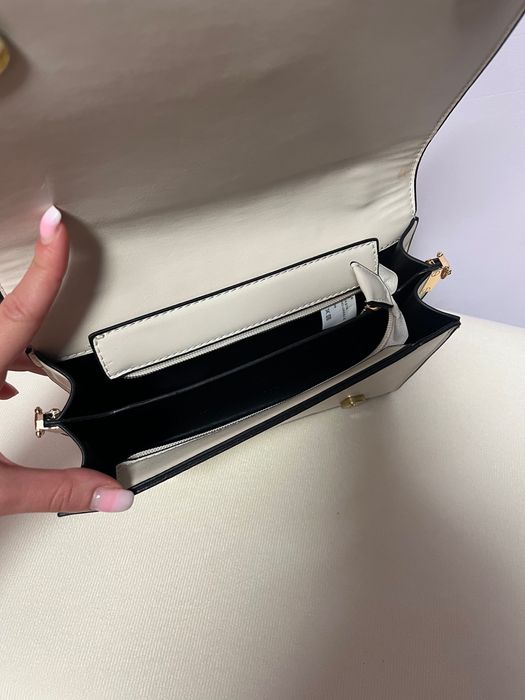 Дамска чанта с дръжка