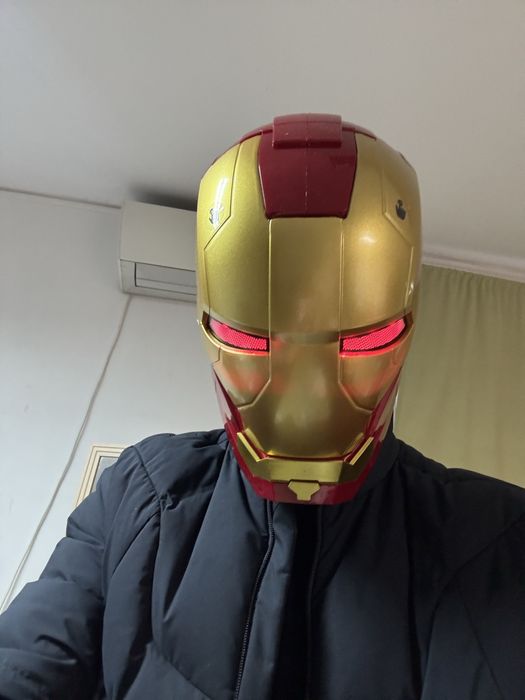 Маска / шлем Iron man (Железният човек) със светещи очи