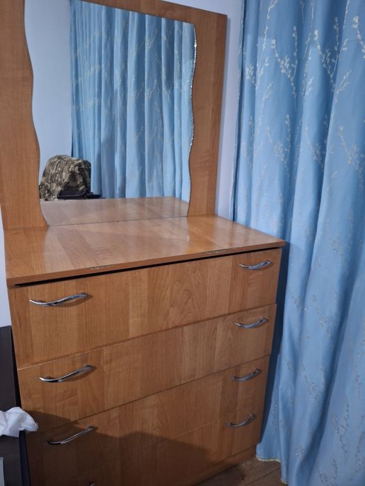 Камод с зеркалом