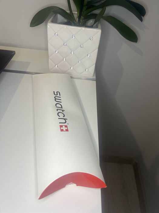 Дамски часовник SWATCH, нов