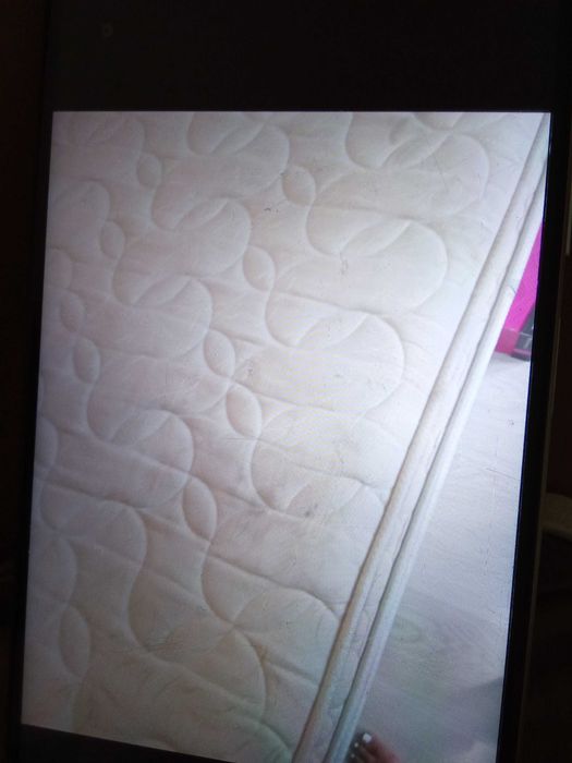 Легло с матрак и гардероб