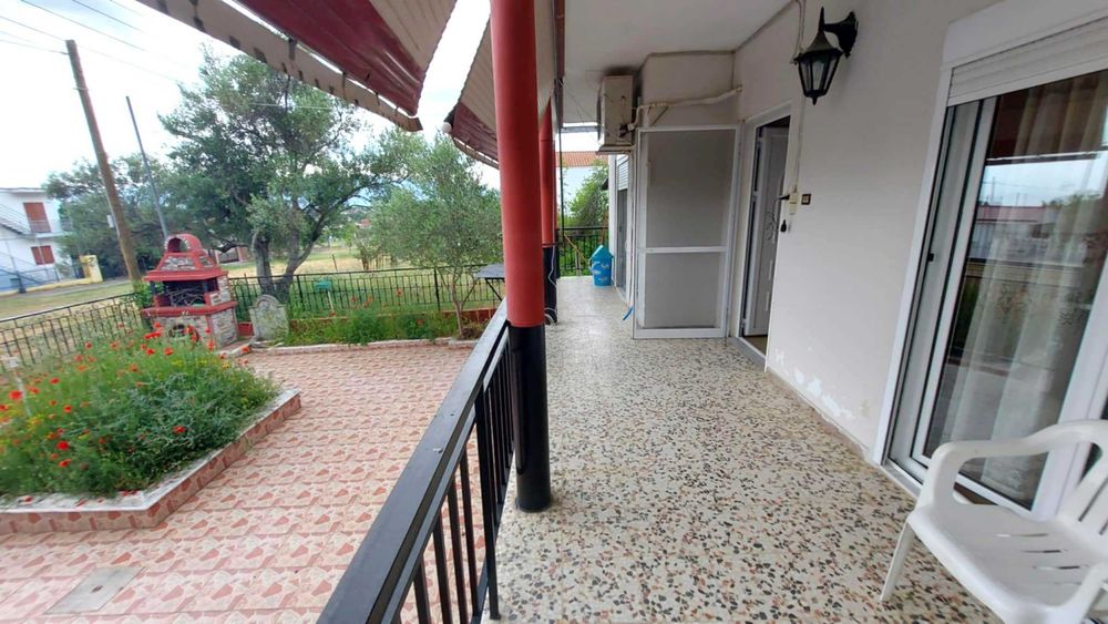 Продава къща с площ 79 м2 и двор 200 м2 в Аспровалта, Гърция