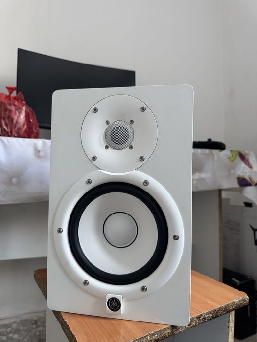 Калонка YAMAHA HS 7 в идеальном состояне белоя