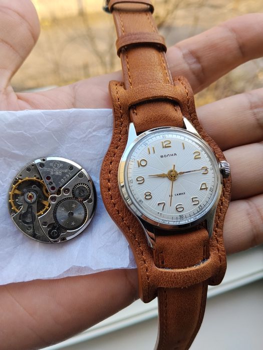 Механические часы Волна.