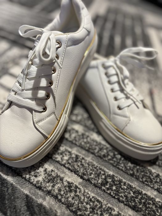 Бели обувки, 38 номер