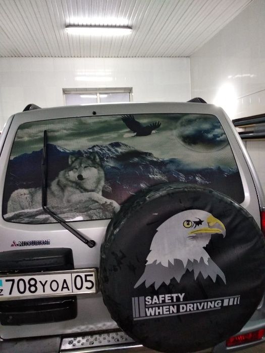 наклейки на авто