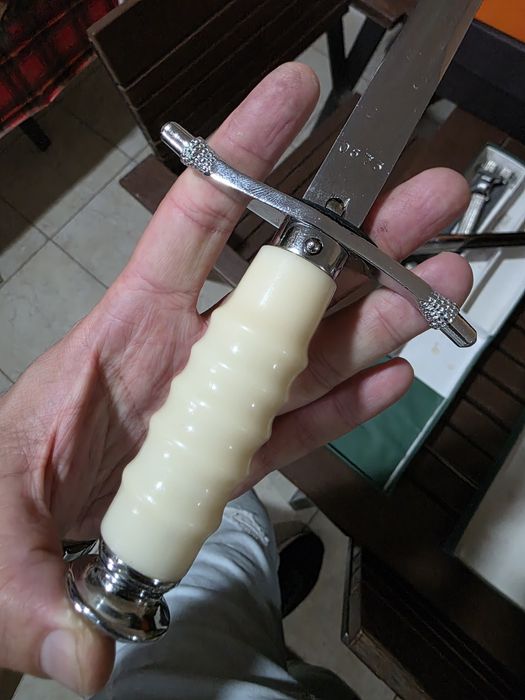 Vând obiect de colectie din perioada comunista