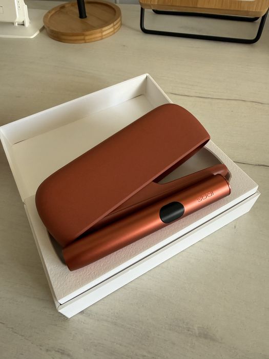 Iqos iluma i Vivid Terracotta