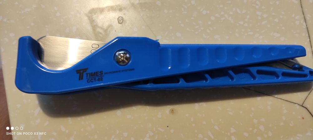 Инструмент для снятия заусенцев с кабелей