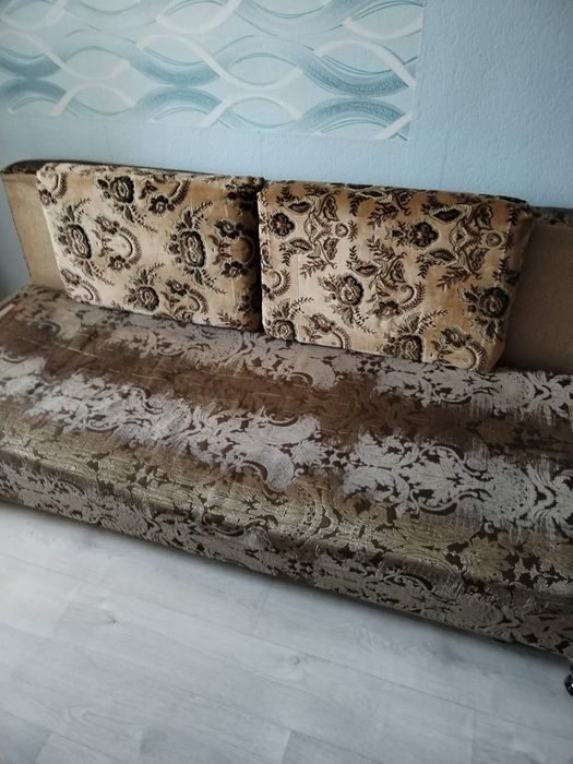 Продам 2 дивана недорого