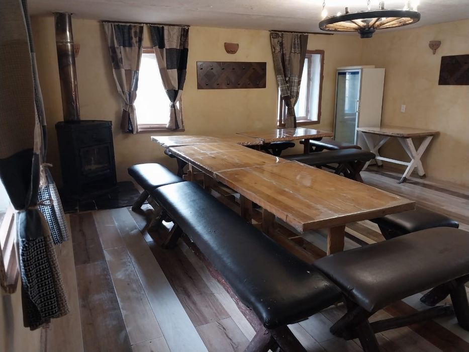 Сдам в аренду дом на базе отдыха Малибу - 25 мест за столом в дома.