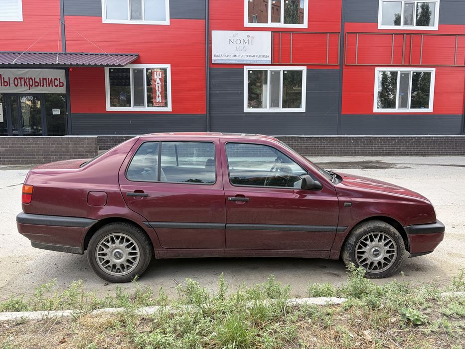 Автомобиль Volkswagen Vento