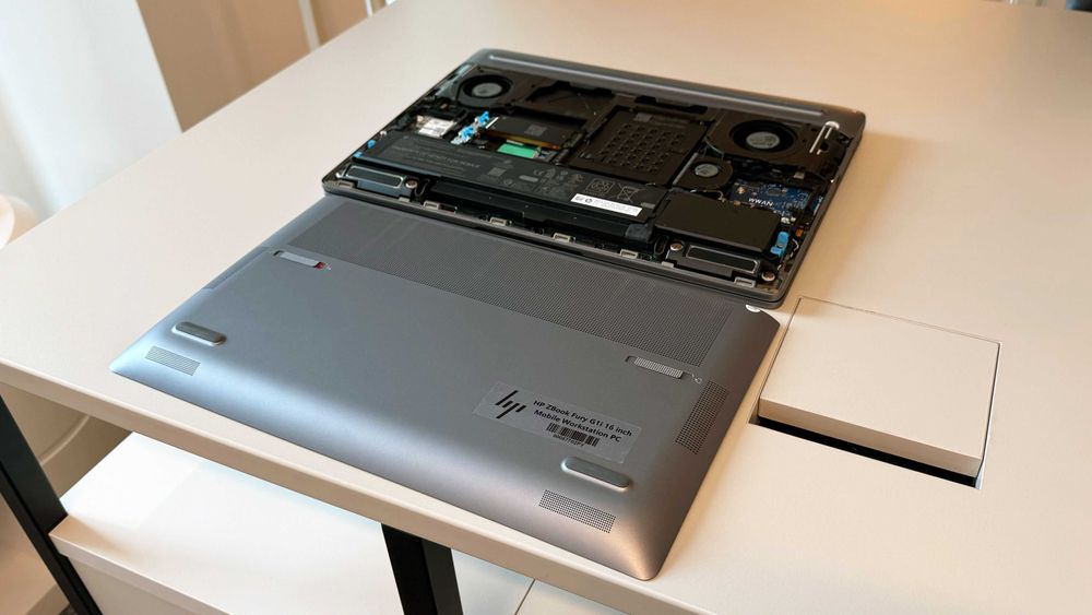 Laptop HP ZBook Fury 16 G1i Ultra 9 285HX 128GB Ram RTX Pro 5000 2TB