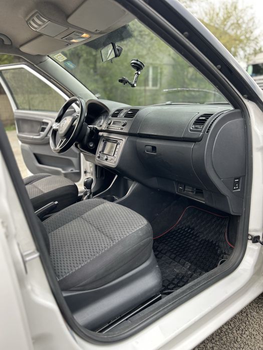 SKODA Fabia 2014 — imagine 5