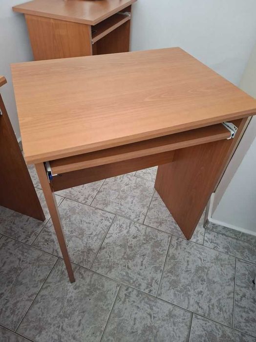 Продавам ученически бюра