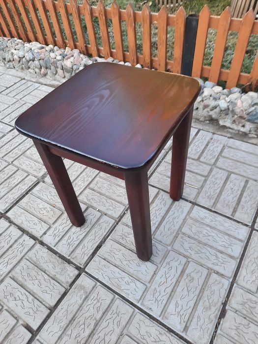 продам табуретки из чистого дерева.