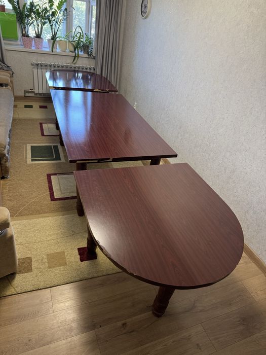 Продам большой стол в гостиную