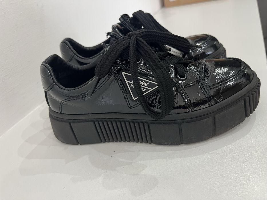 Продам ботиночки кроссовки лоферы