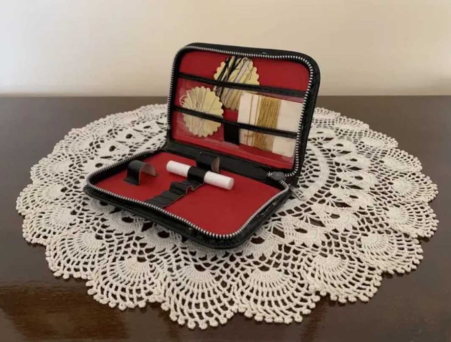 Бална бяла дамска чанта + тоалетни чантички (кожени велурени мушамени)