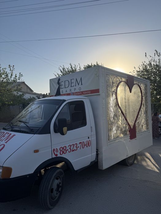 Сарпо мошина сотилади таййор клиентлари билан бирга