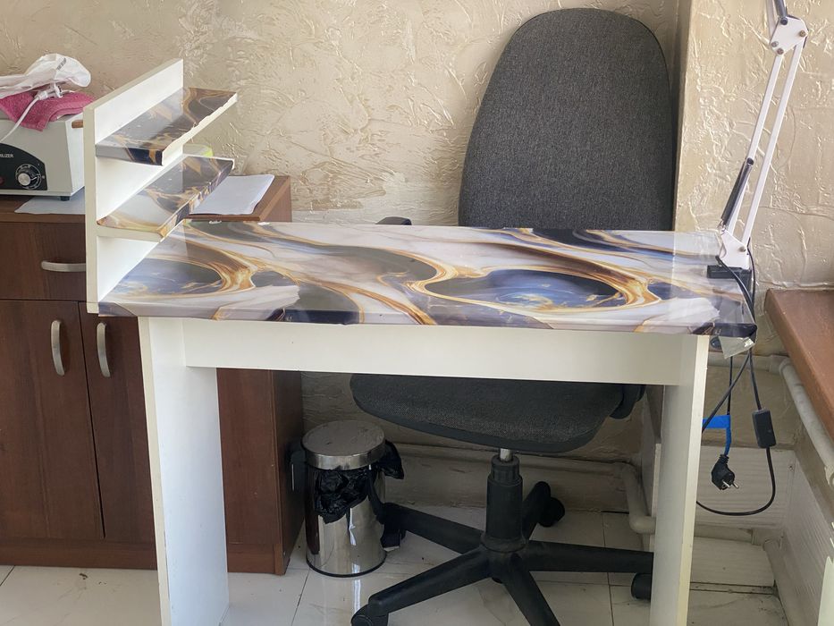 Макикюрный столик