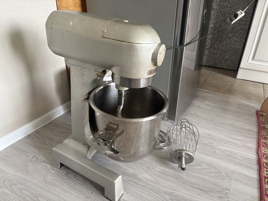 Тестомешалка в хорошем состоянии
